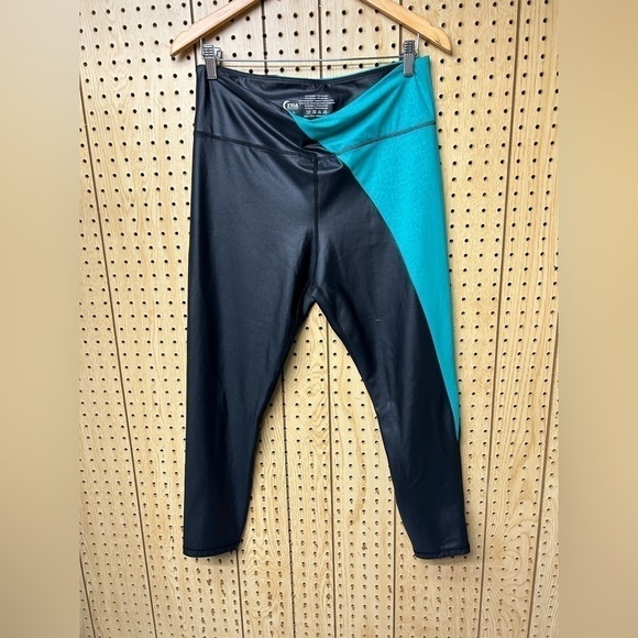 Zyia Jade And Black Leggings - Picture 2 of 5